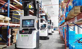 激光导航AGV小车与立体仓库